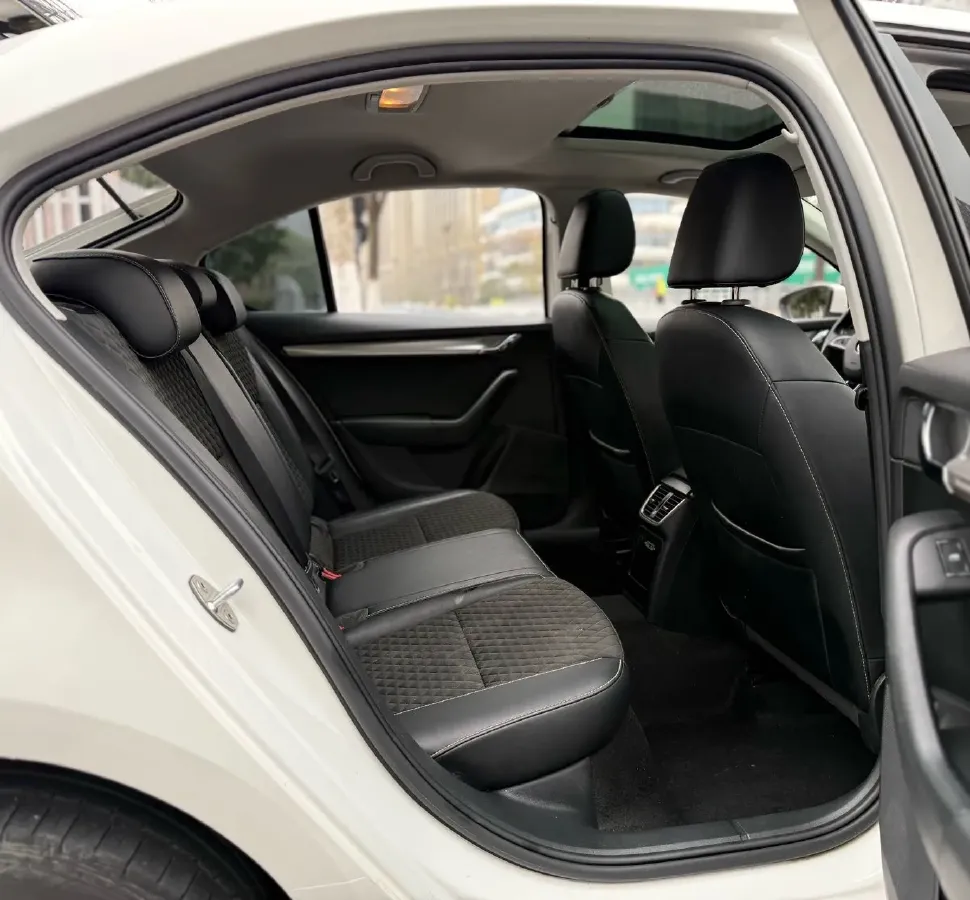 2018 Skoda Octavia 1.2T 116HP L4 7DCT,autocango,china used car exporter,china ev exporter,chinese used car exporter,chinese used ev exporter