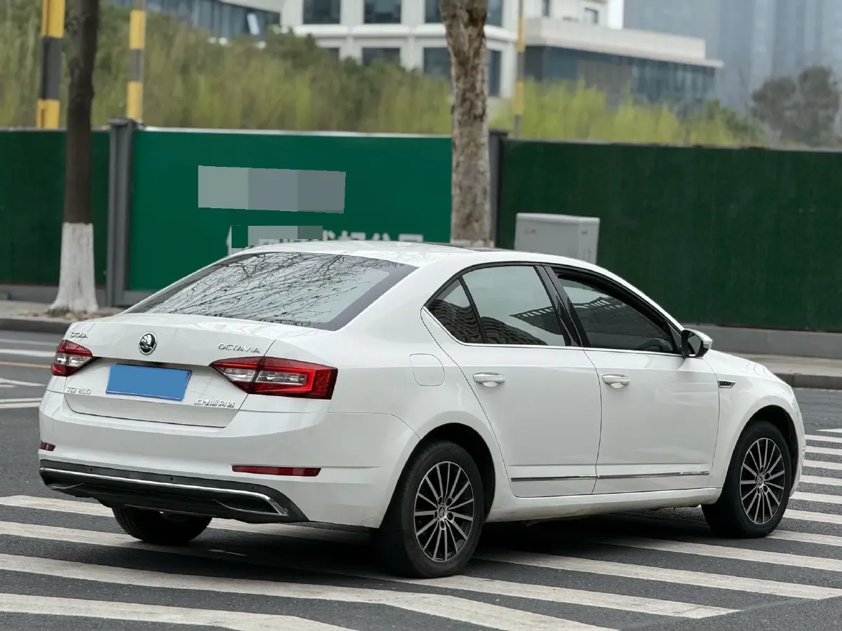 2018 Skoda Octavia 1.2T 116HP L4 7DCT,autocango,china used car exporter,china ev exporter,chinese used car exporter,chinese used ev exporter