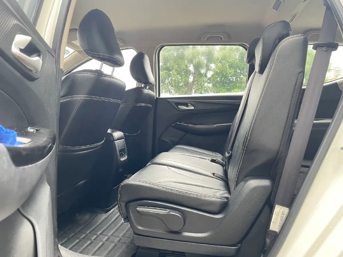 2019 BaoJun 730 1.5T 147HP L4 CVT,autocango,china used car exporter,china ev exporter,chinese used car exporter,chinese used ev exporter