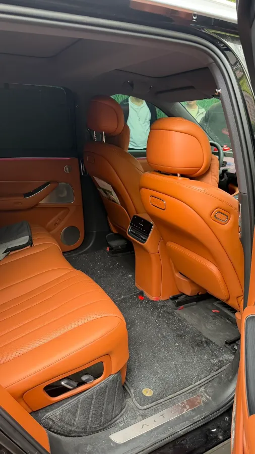 2025 AITO AITO M8 REEV 160HP REEV 53.4KWH,autocango,china used car exporter,china ev exporter,chinese used car exporter,chinese used ev exporter