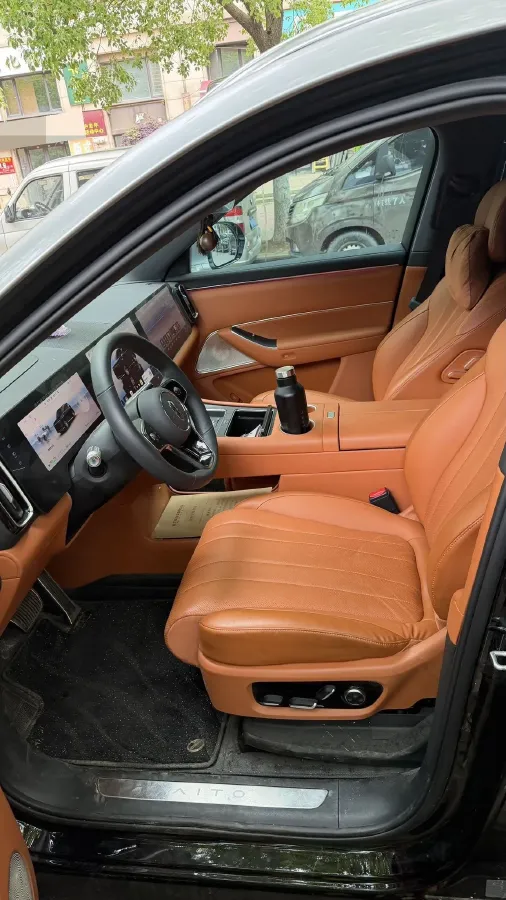 2025 AITO AITO M8 REEV 160HP REEV 53.4KWH,autocango,china used car exporter,china ev exporter,chinese used car exporter,chinese used ev exporter
