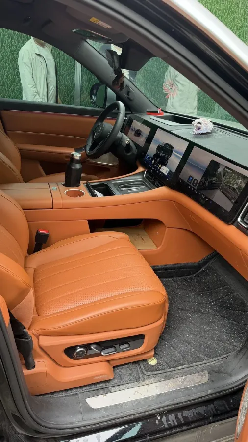 2025 AITO AITO M8 REEV 160HP REEV 53.4KWH,autocango,china used car exporter,china ev exporter,chinese used car exporter,chinese used ev exporter