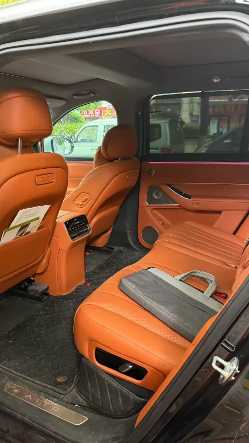 2025 AITO AITO M8 REEV 160HP REEV 53.4KWH,autocango,china used car exporter,china ev exporter,chinese used car exporter,chinese used ev exporter