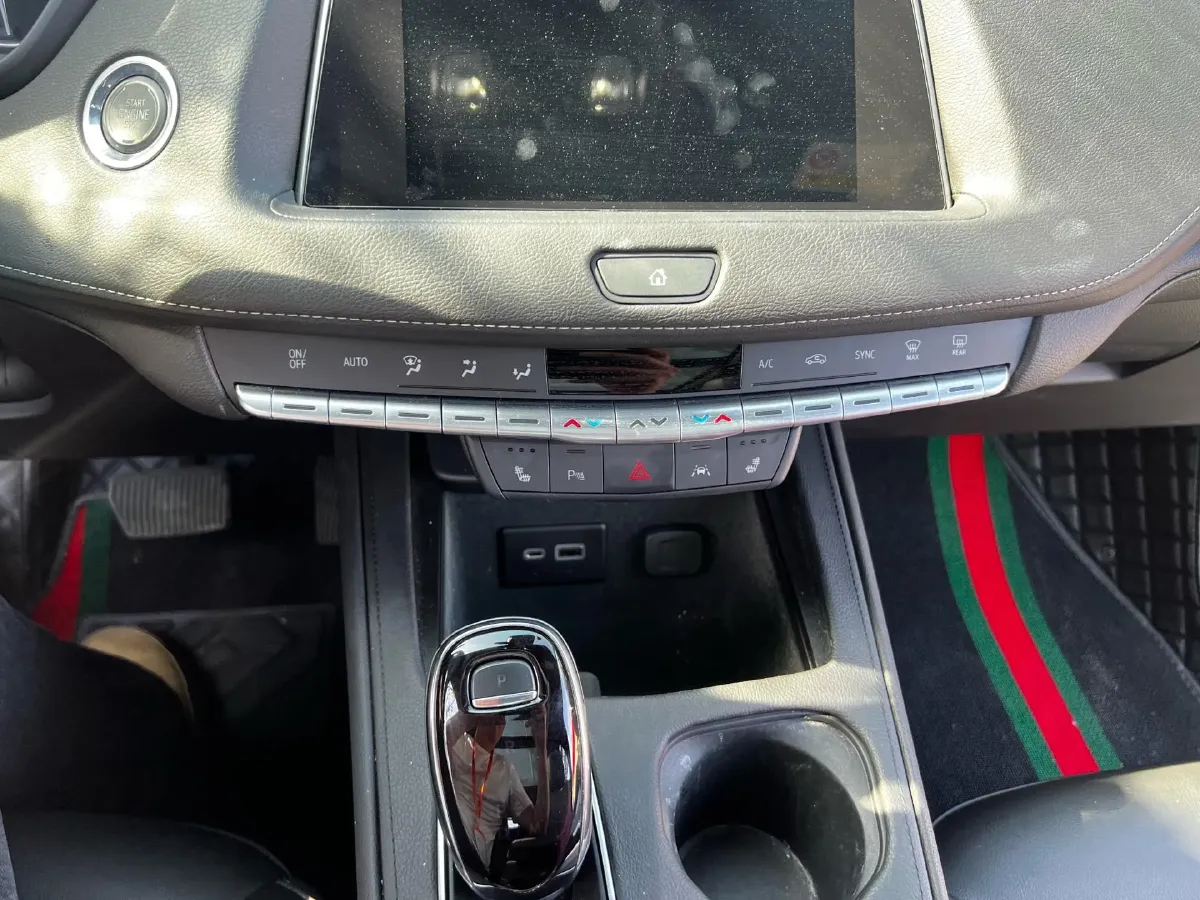 2022 Cadillac XT4 2.0T 237HP L4 9AT,autocango,china used car exporter,china ev exporter,chinese used car exporter,chinese used ev exporter
