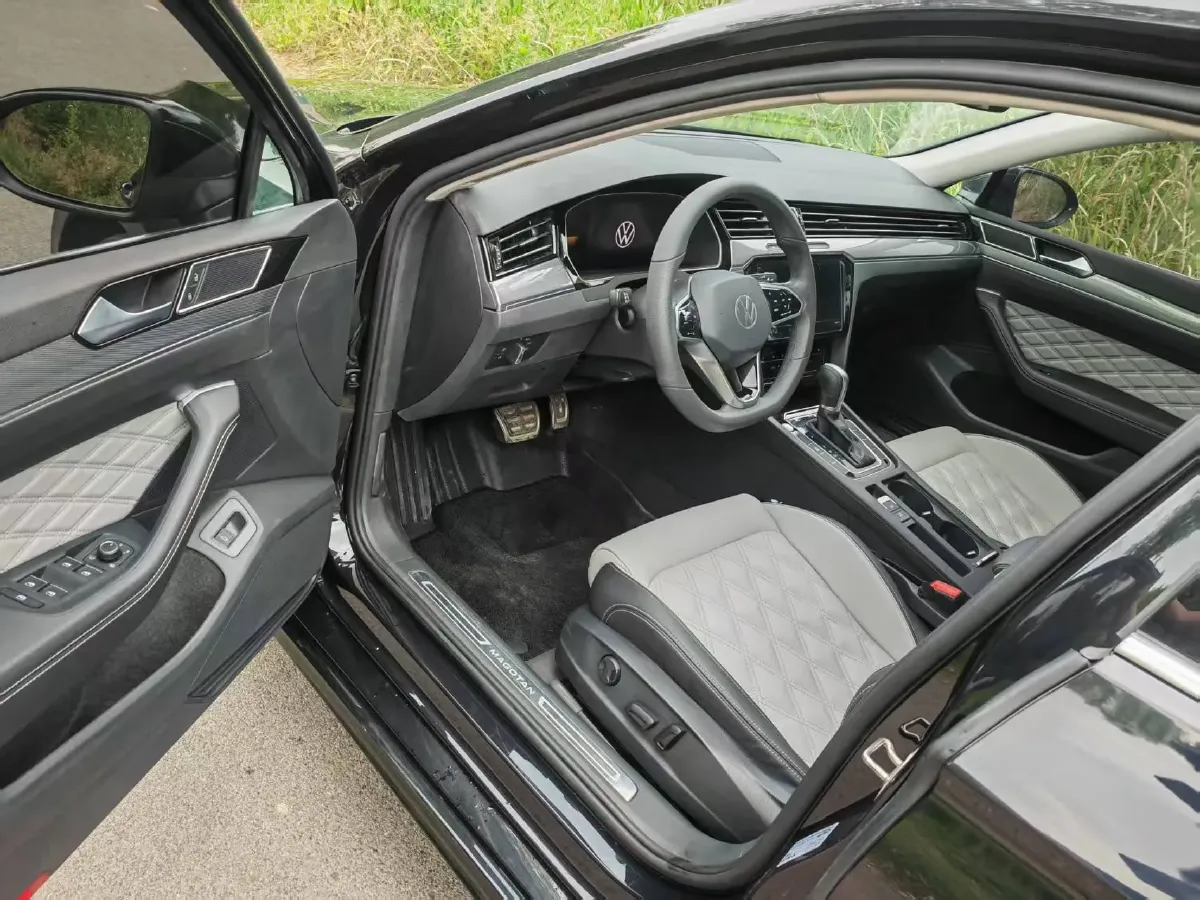 2023 Volkswagen Magotan 2.0T 186HP L4 7DCT,autocango,china used car exporter,china ev exporter,chinese used car exporter,chinese used ev exporter