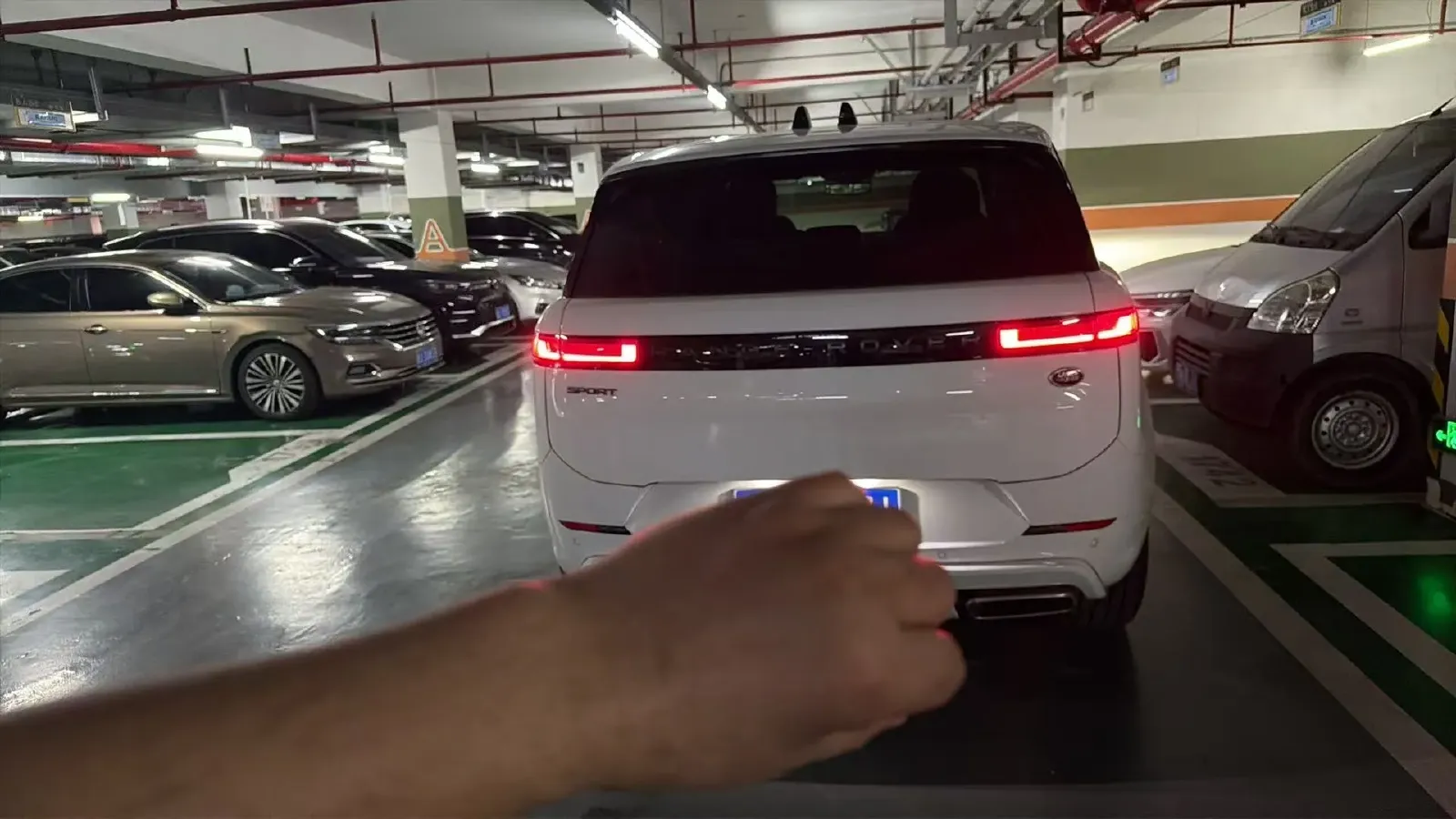 2025 Land Rover Range Rover Sport 3.0T 400HP L6 8AT,autocango,china used car exporter,china ev exporter,chinese used car exporter,chinese used ev exporter