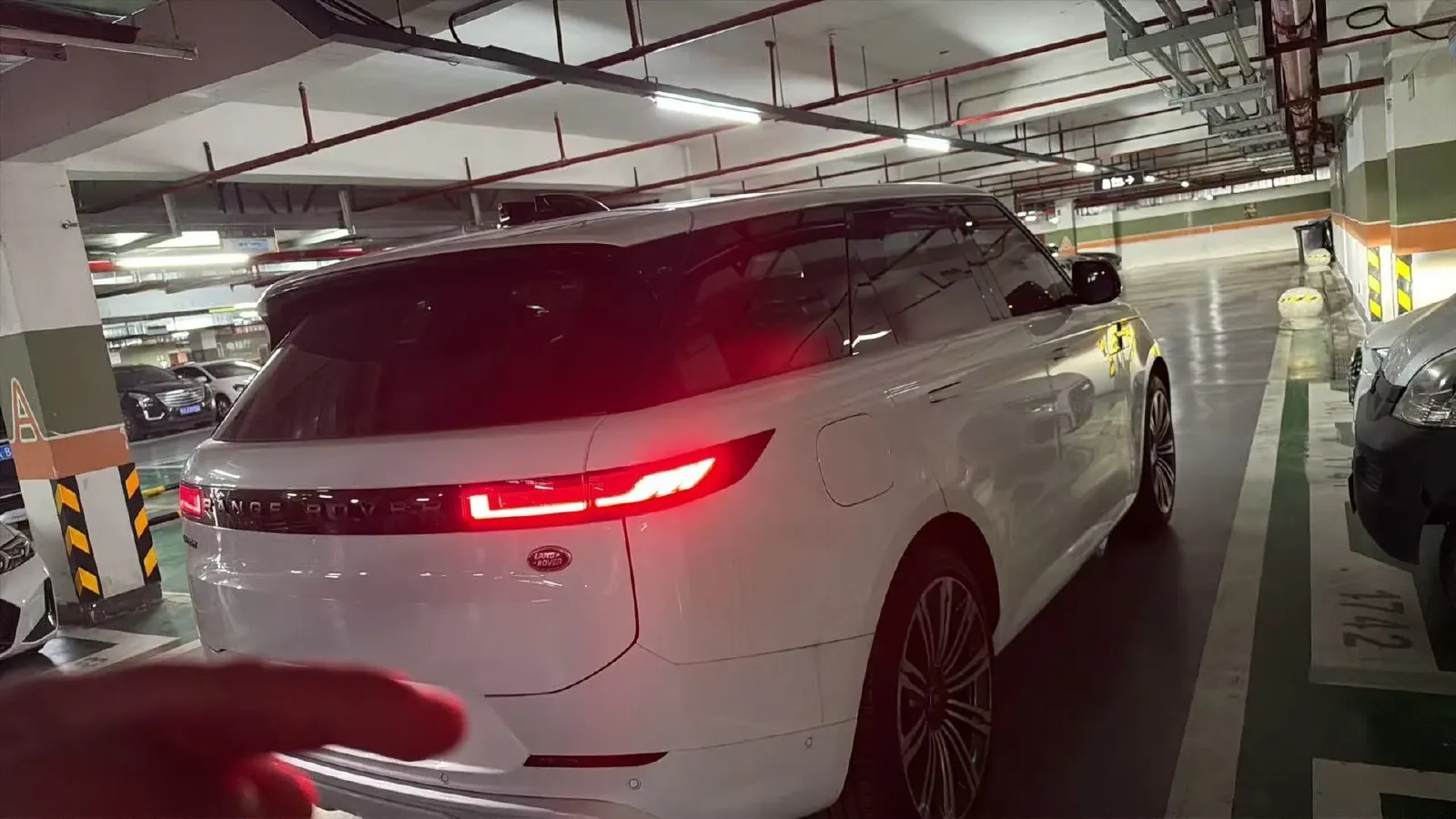 2025 Land Rover Range Rover Sport 3.0T 400HP L6 8AT,autocango,china used car exporter,china ev exporter,chinese used car exporter,chinese used ev exporter