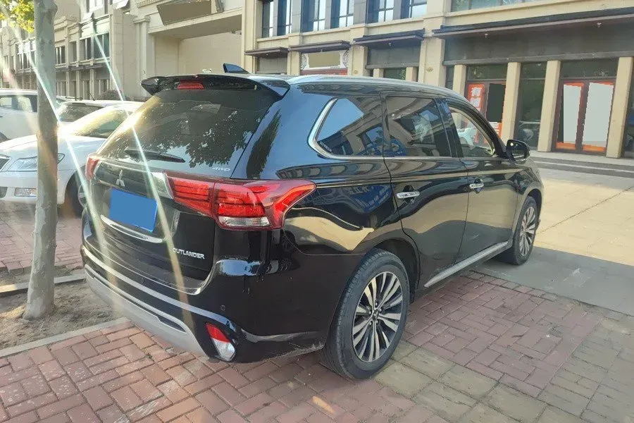 2021 Mitsubishi Outlander 2.4L 192HP L4 CVT,autocango,china used car exporter,china ev exporter,chinese used car exporter,chinese used ev exporter