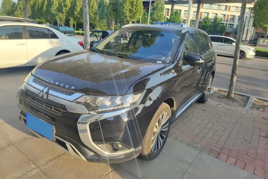 2021 Mitsubishi Outlander 2.4L 192HP L4 CVT,autocango,china used car exporter,china ev exporter,chinese used car exporter,chinese used ev exporter