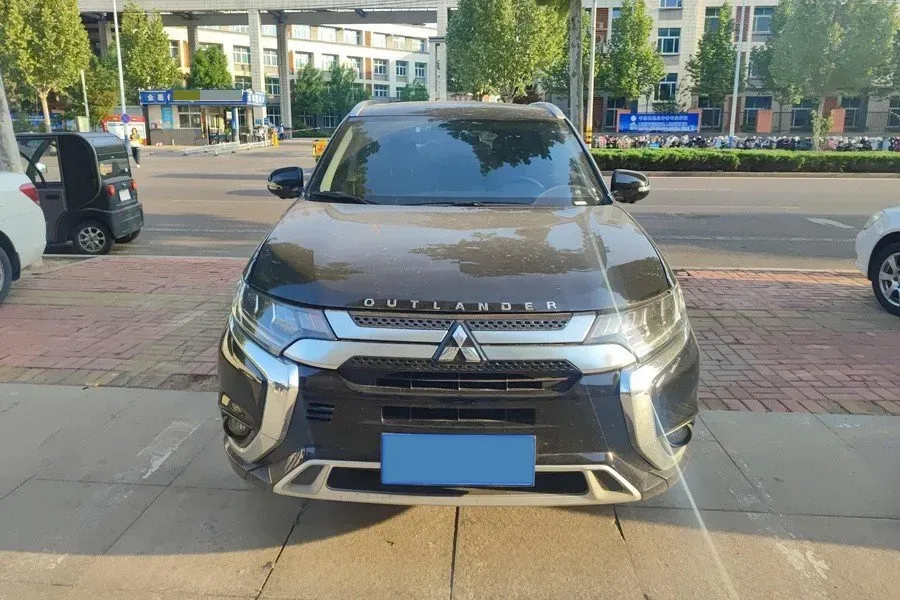 2021 Mitsubishi Outlander 2.4L 192HP L4 CVT,autocango,china used car exporter,china ev exporter,chinese used car exporter,chinese used ev exporter
