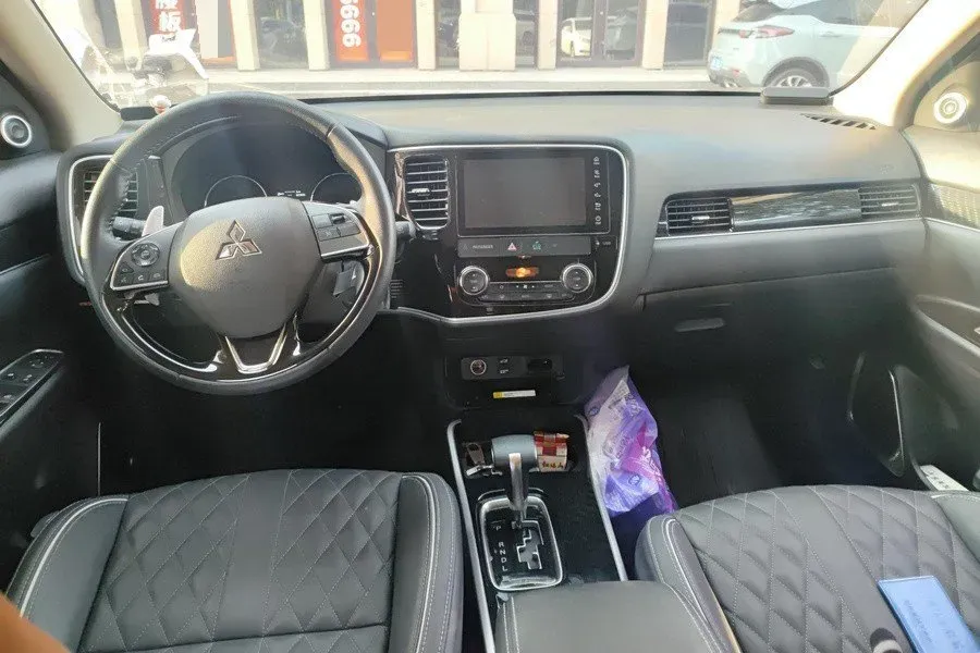 2021 Mitsubishi Outlander 2.4L 192HP L4 CVT,autocango,china used car exporter,china ev exporter,chinese used car exporter,chinese used ev exporter