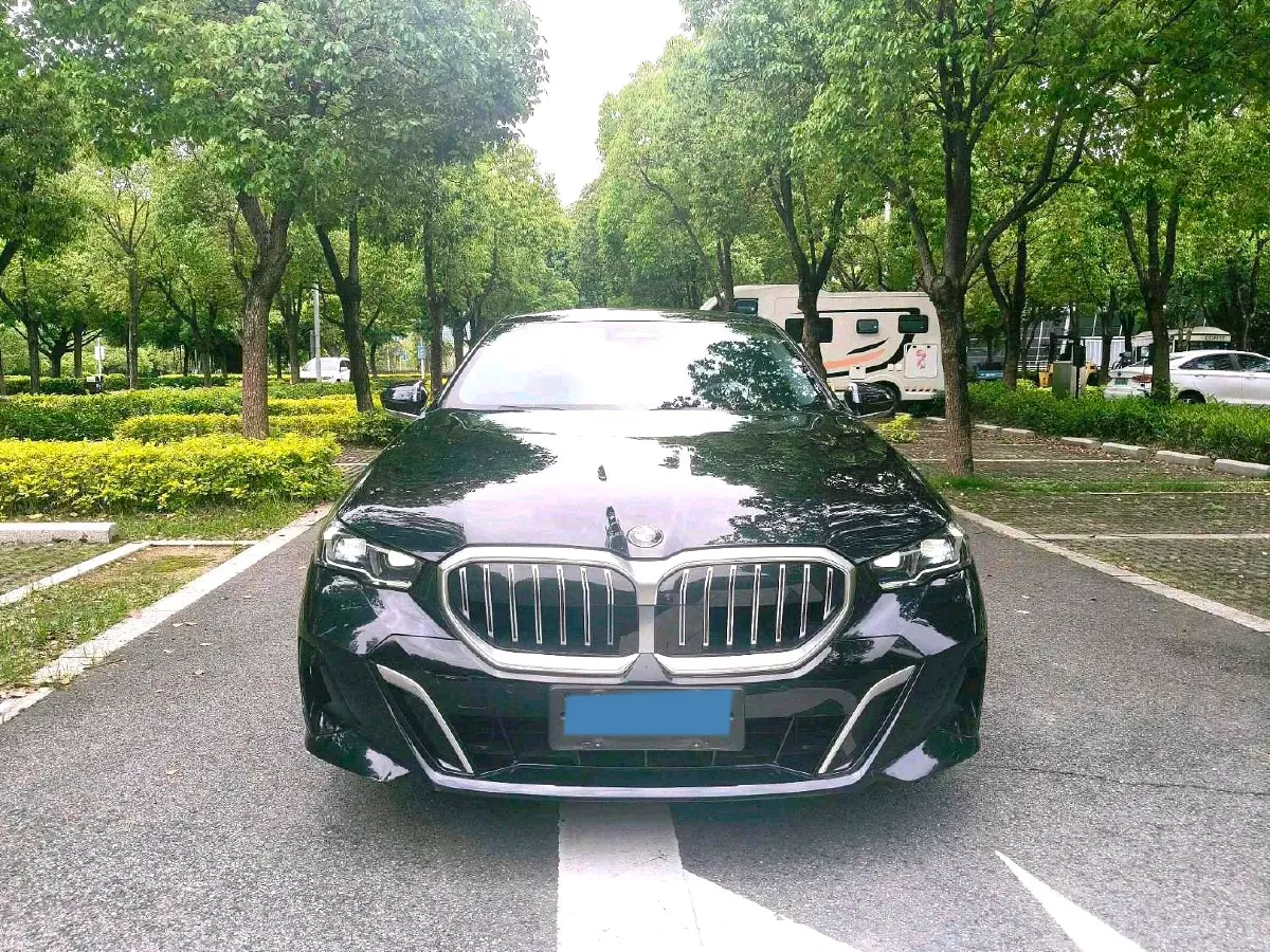 2025 BMW 5 Series 2.0T 258HP L4 8AT,autocango,china used car exporter,china ev exporter,chinese used car exporter,chinese used ev exporter