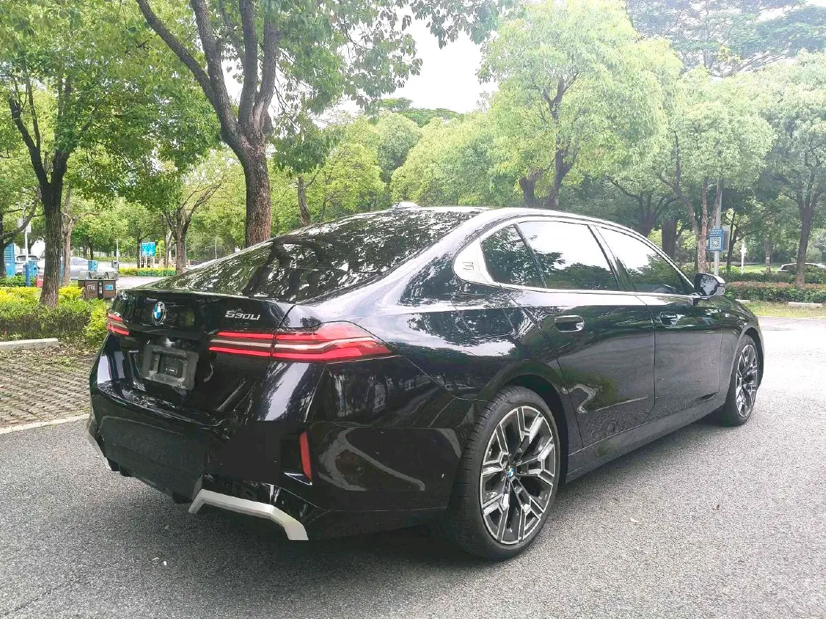 2025 BMW 5 Series 2.0T 258HP L4 8AT,autocango,china used car exporter,china ev exporter,chinese used car exporter,chinese used ev exporter