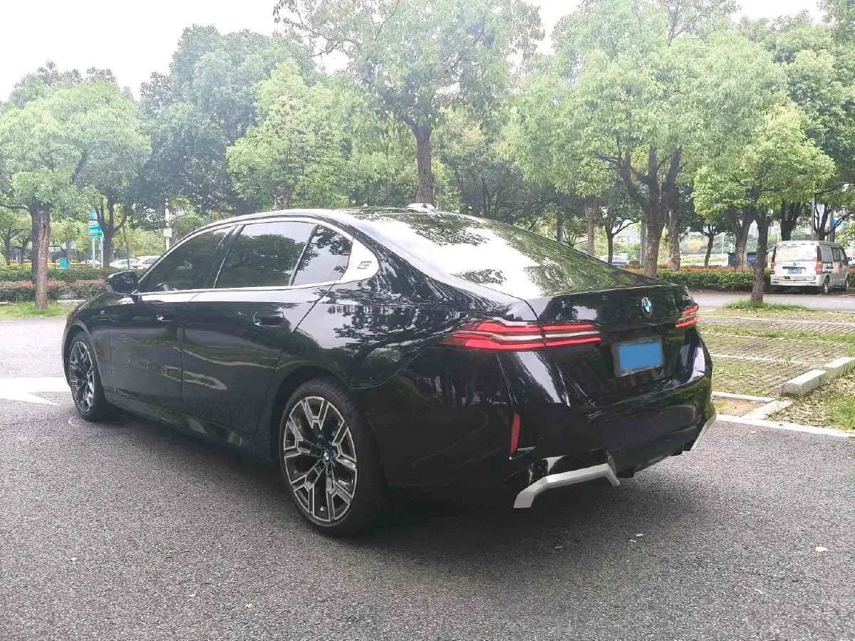 2025 BMW 5 Series 2.0T 258HP L4 8AT,autocango,china used car exporter,china ev exporter,chinese used car exporter,chinese used ev exporter