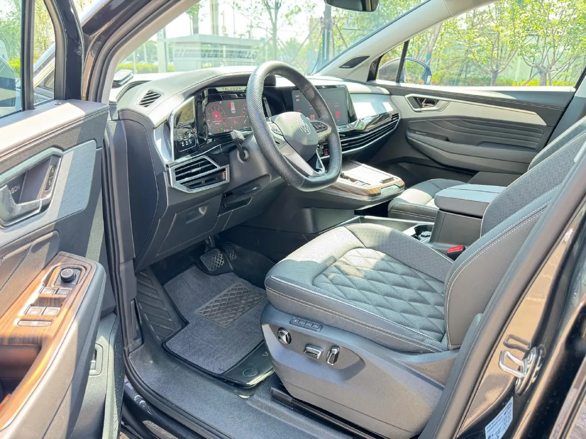 2024 Volkswagen Talagon 2.5T 299HP V6 7DCT,autocango,china used car exporter,china ev exporter,chinese used car exporter,chinese used ev exporter