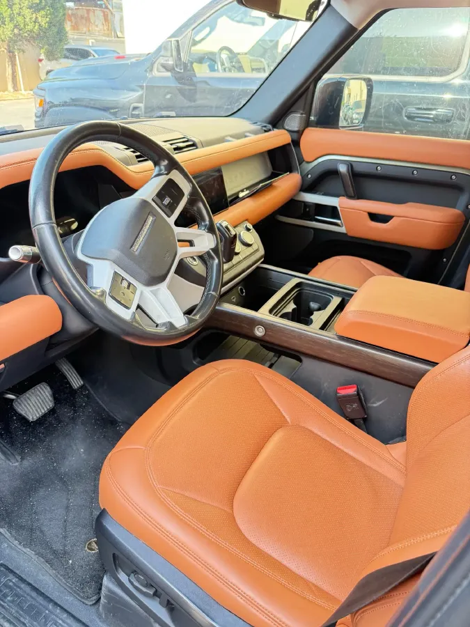 2020 Land Rover Defender 3.0T 400HP L6 8AT,autocango,china used car exporter,china ev exporter,chinese used car exporter,chinese used ev exporter