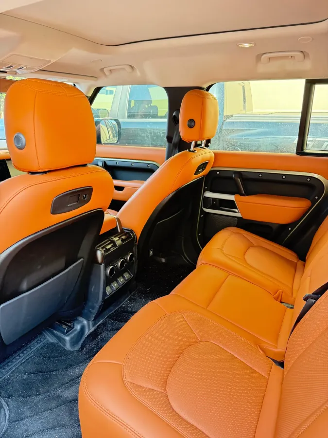 2020 Land Rover Defender 3.0T 400HP L6 8AT,autocango,china used car exporter,china ev exporter,chinese used car exporter,chinese used ev exporter