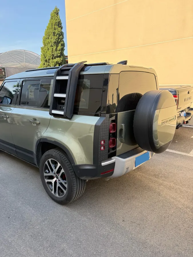2020 Land Rover Defender 3.0T 400HP L6 8AT,autocango,china used car exporter,china ev exporter,chinese used car exporter,chinese used ev exporter
