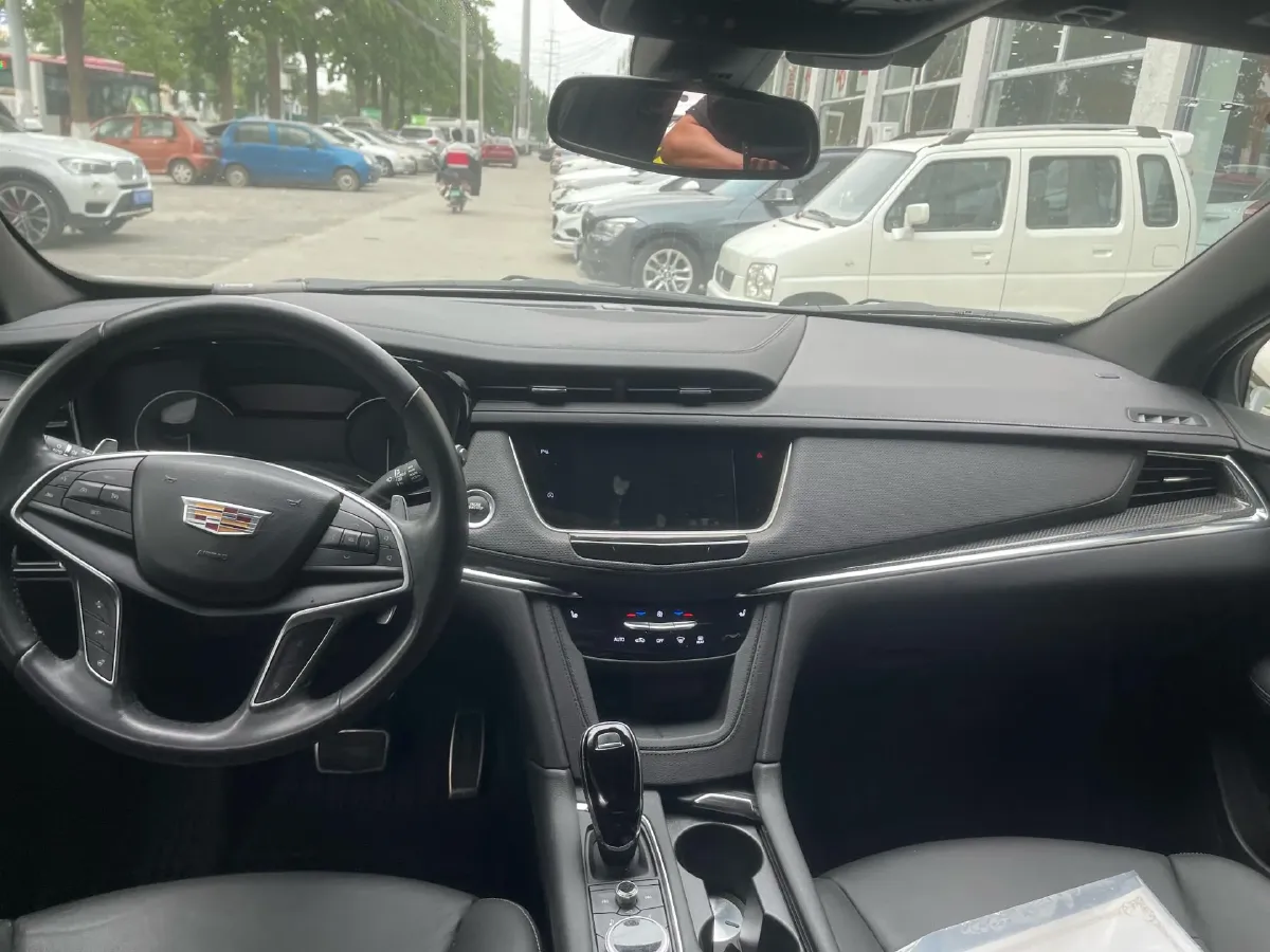 2022 Cadillac XT5 2.0T 237HP L4 9AT,autocango,china used car exporter,china ev exporter,chinese used car exporter,chinese used ev exporter
