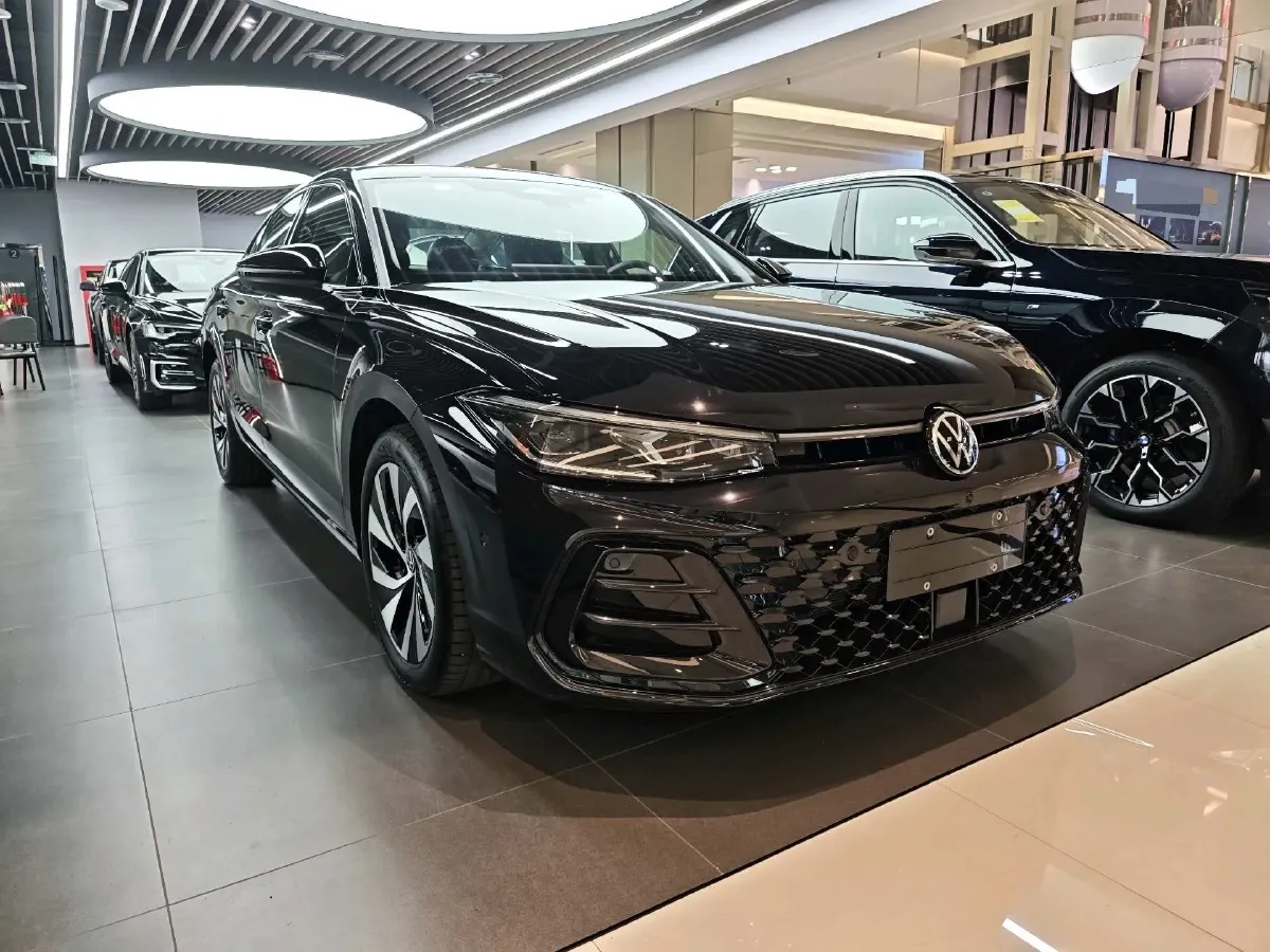 2026 Volkswagen Passat 2.0T 220HP L4 7DCT,autocango,china used car exporter,china ev exporter,chinese used car exporter,chinese used ev exporter