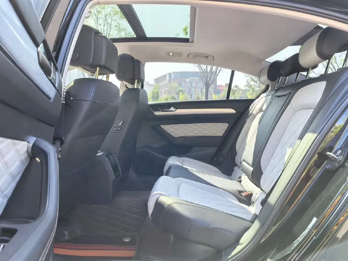 2023 Volkswagen Magotan 2.0T 186HP L4 7DCT,autocango,china used car exporter,china ev exporter,chinese used car exporter,chinese used ev exporter