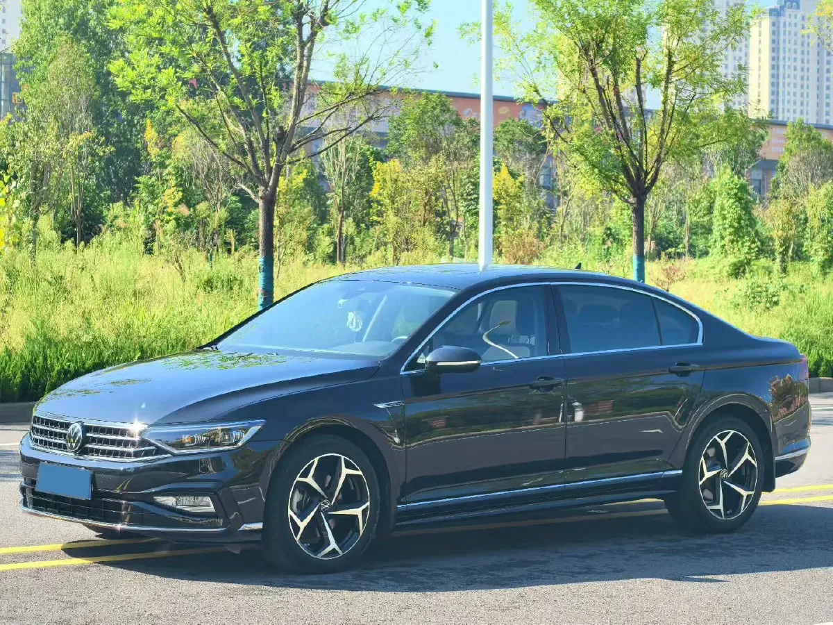 2023 Volkswagen Magotan 2.0T 186HP L4 7DCT,autocango,china used car exporter,china ev exporter,chinese used car exporter,chinese used ev exporter