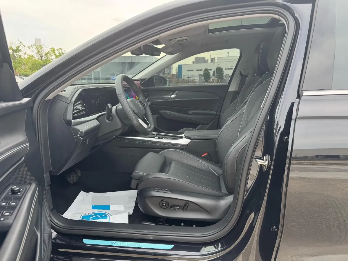 2025 Volkswagen Passat 2.0T 220HP L4 7DCT,autocango,china used car exporter,china ev exporter,chinese used car exporter,chinese used ev exporter