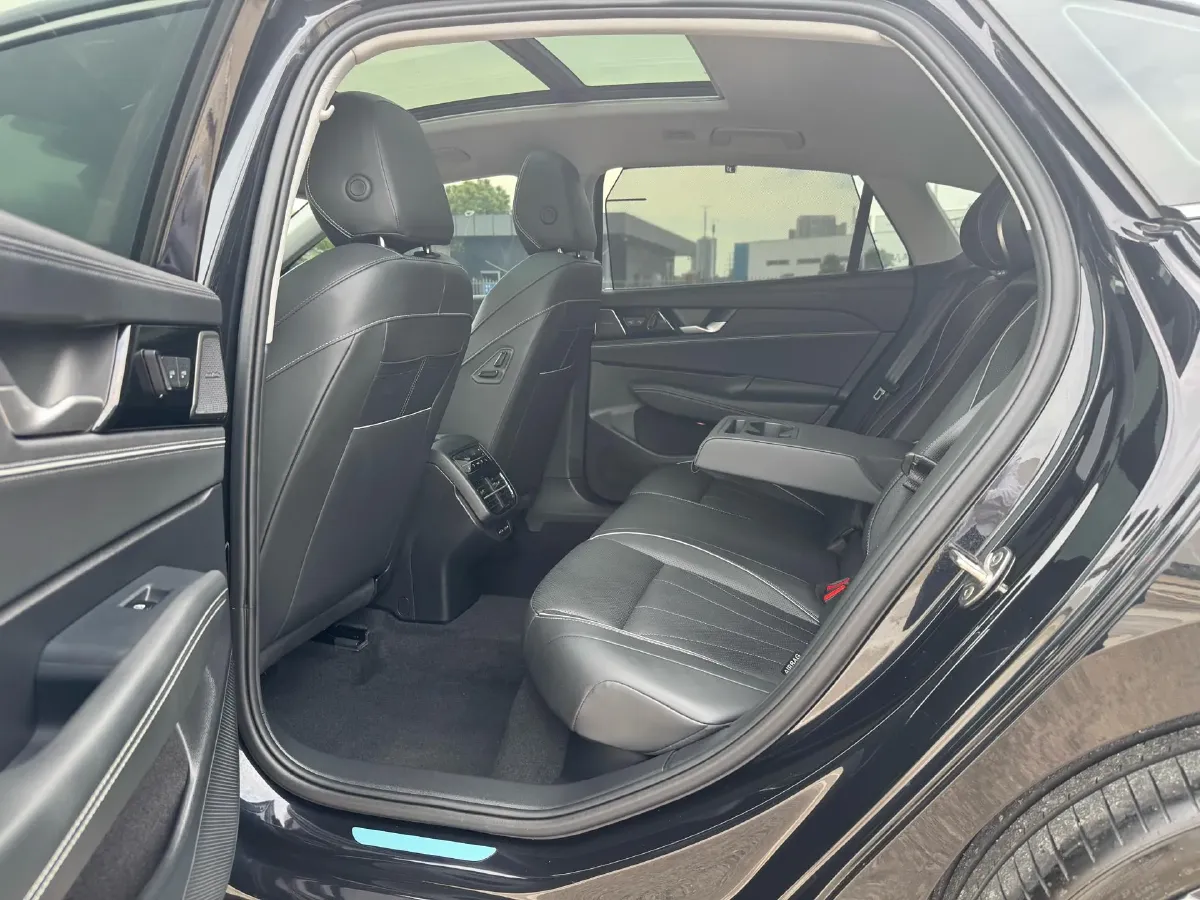 2025 Volkswagen Passat 2.0T 220HP L4 7DCT,autocango,china used car exporter,china ev exporter,chinese used car exporter,chinese used ev exporter