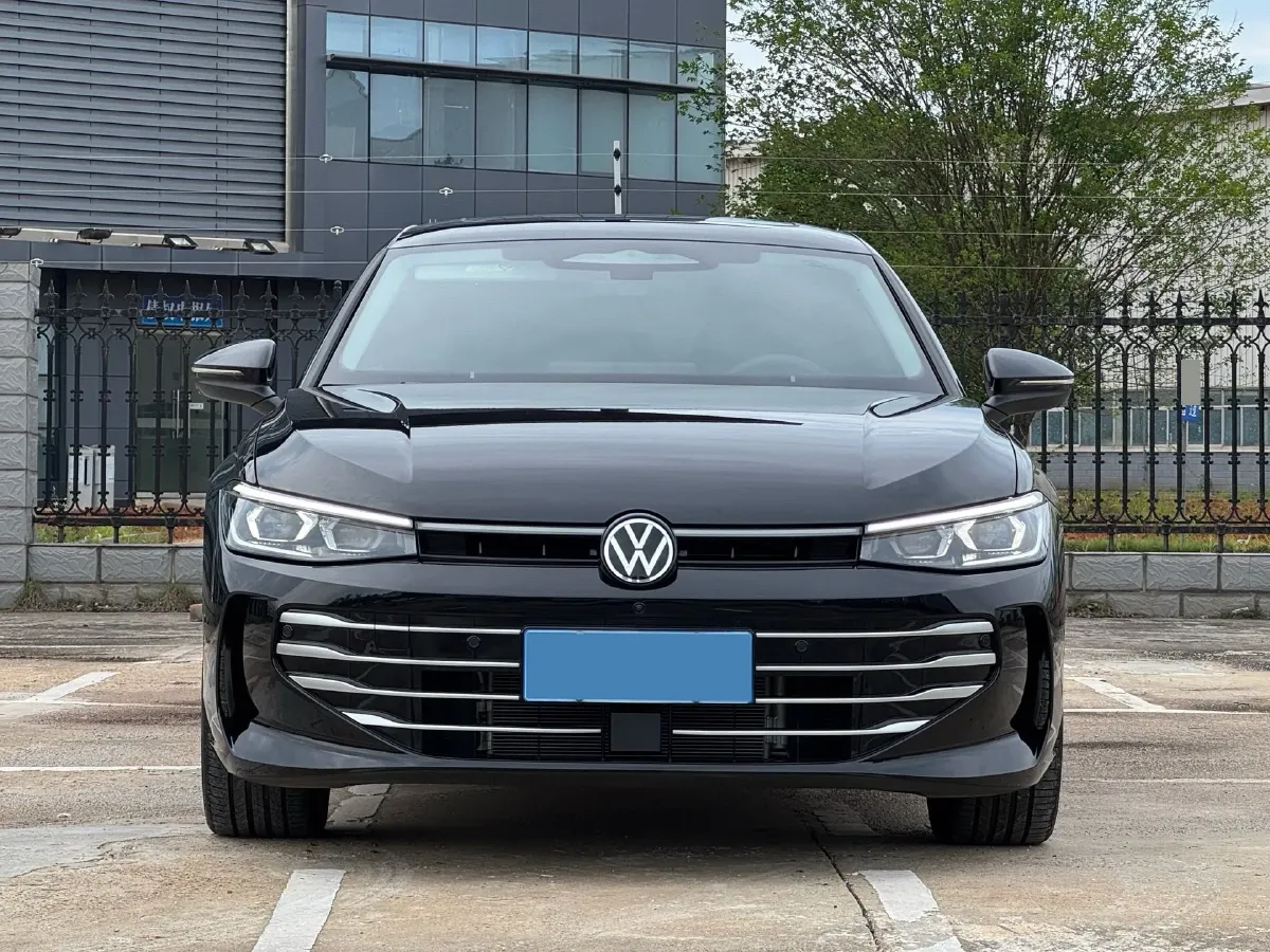 2025 Volkswagen Passat 2.0T 220HP L4 7DCT,autocango,china used car exporter,china ev exporter,chinese used car exporter,chinese used ev exporter