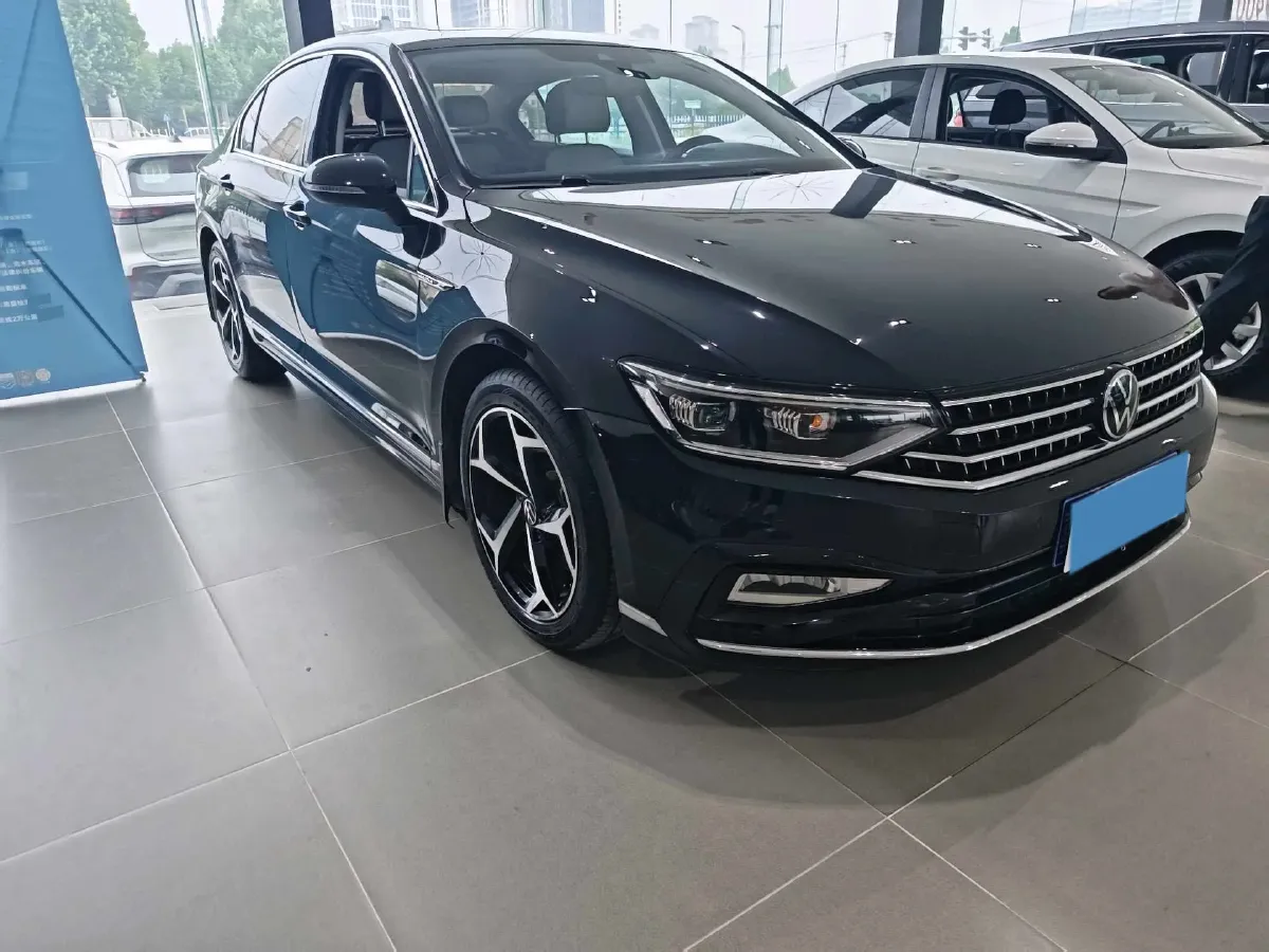 2023 Volkswagen Magotan 2.0T 186HP L4 7DCT,autocango,china used car exporter,china ev exporter,chinese used car exporter,chinese used ev exporter