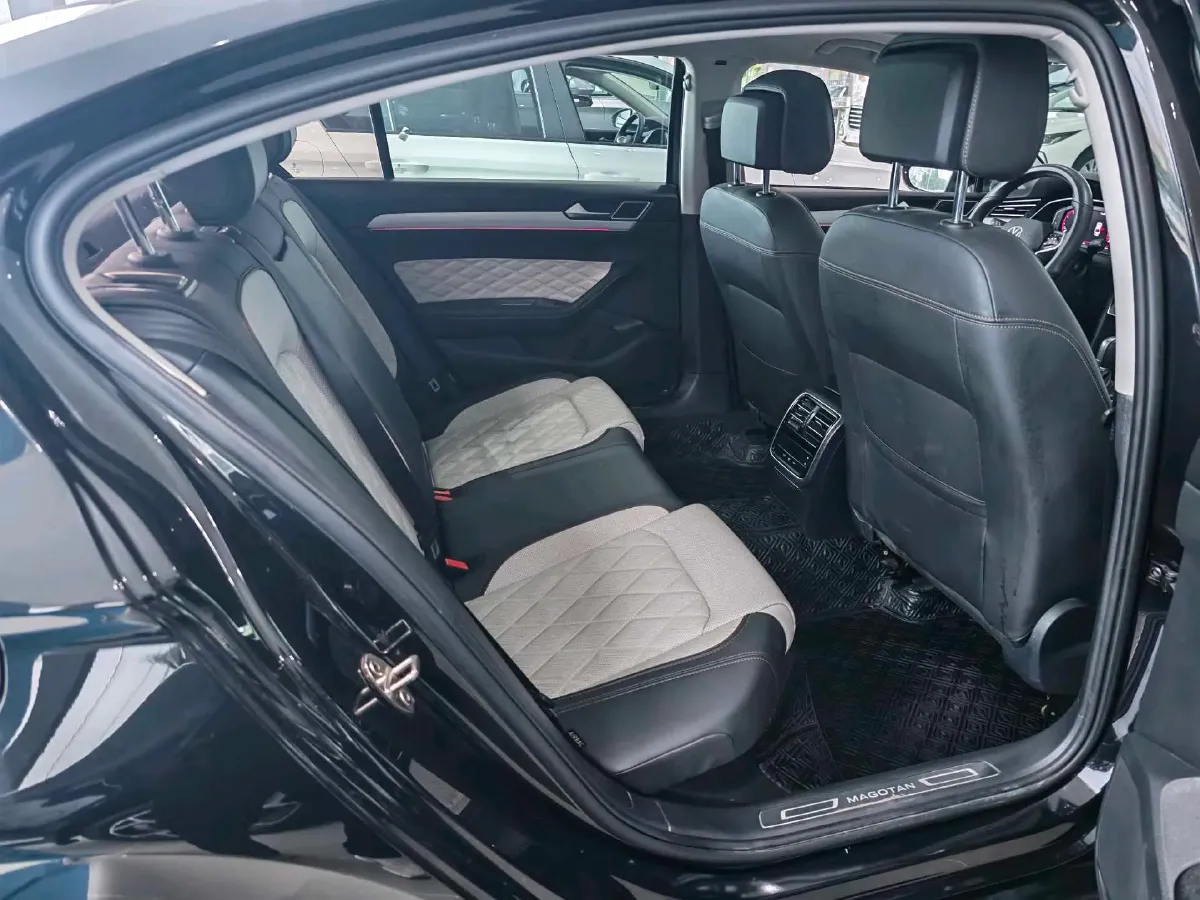 2023 Volkswagen Magotan 2.0T 186HP L4 7DCT,autocango,china used car exporter,china ev exporter,chinese used car exporter,chinese used ev exporter