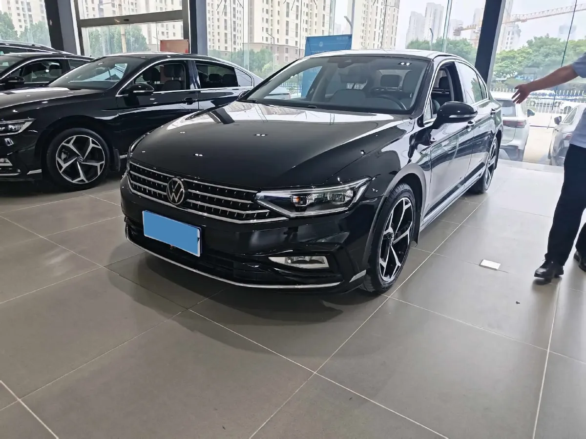 2023 Volkswagen Magotan 2.0T 186HP L4 7DCT,autocango,china used car exporter,china ev exporter,chinese used car exporter,chinese used ev exporter