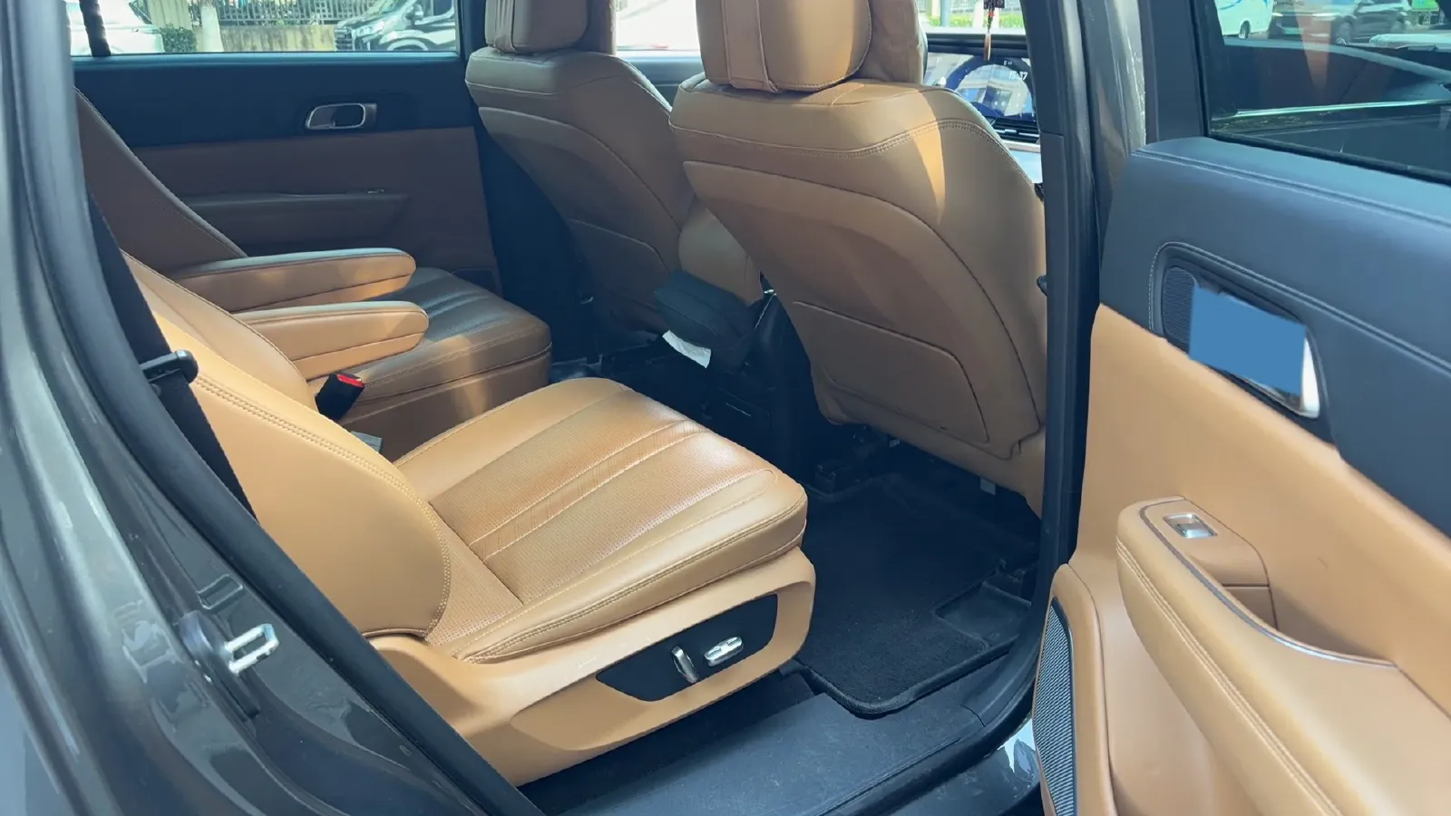 2020 Li ONE Range Extended 131HP REEV 40.5KWH,autocango,china used car exporter,china ev exporter,chinese used car exporter,chinese used ev exporter