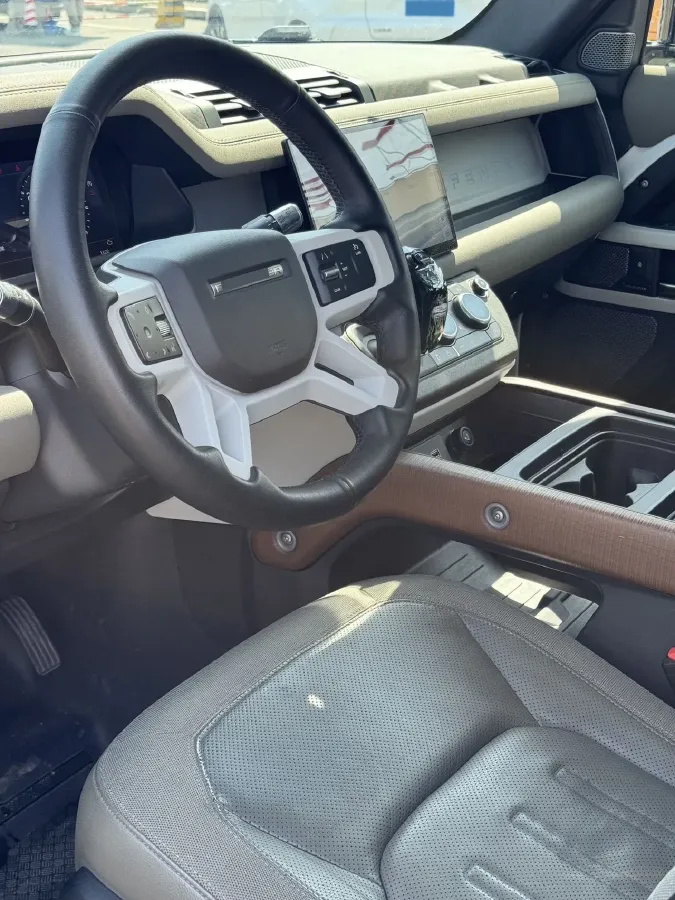 2021 Land Rover Defender 3.0T 400HP L6 8AT,autocango,china used car exporter,china ev exporter,chinese used car exporter,chinese used ev exporter