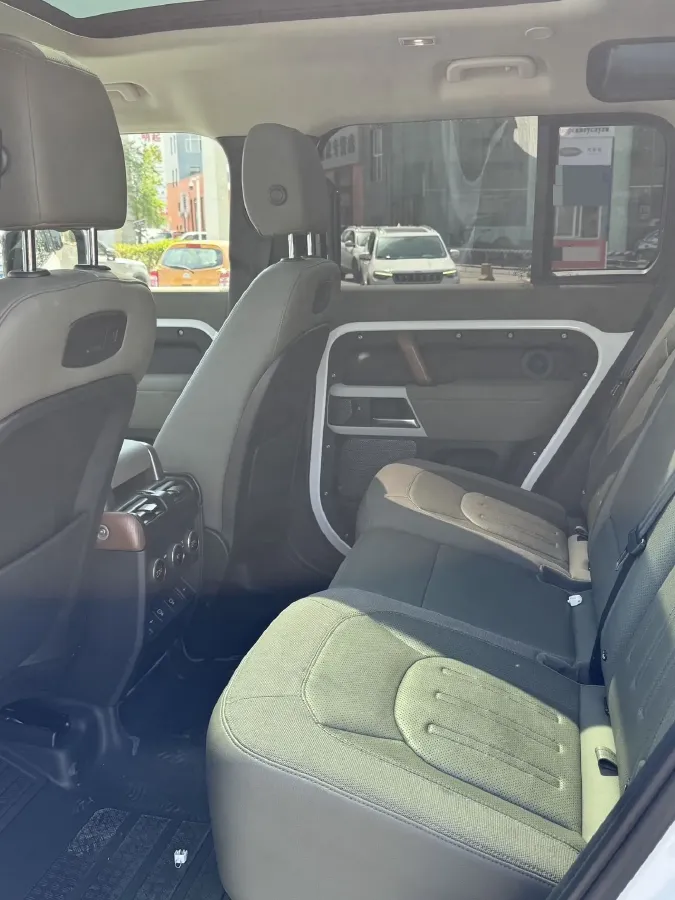 2021 Land Rover Defender 3.0T 400HP L6 8AT,autocango,china used car exporter,china ev exporter,chinese used car exporter,chinese used ev exporter