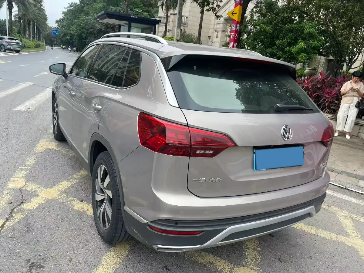 2019 Jeep Cherokee 2.0T 234HP L4 9AT,autocango,china used car exporter,china ev exporter,chinese used car exporter,chinese used ev exporter