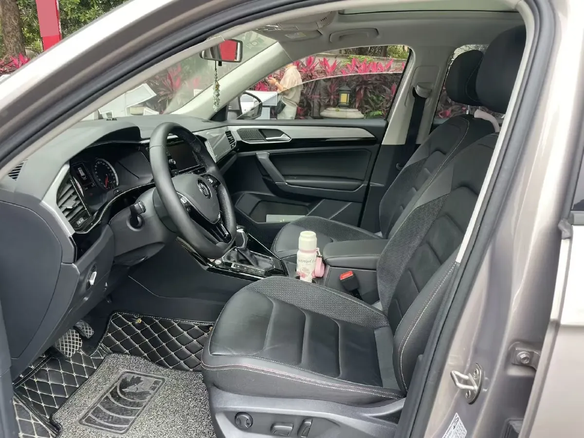 2019 Jeep Cherokee 2.0T 234HP L4 9AT,autocango,china used car exporter,china ev exporter,chinese used car exporter,chinese used ev exporter