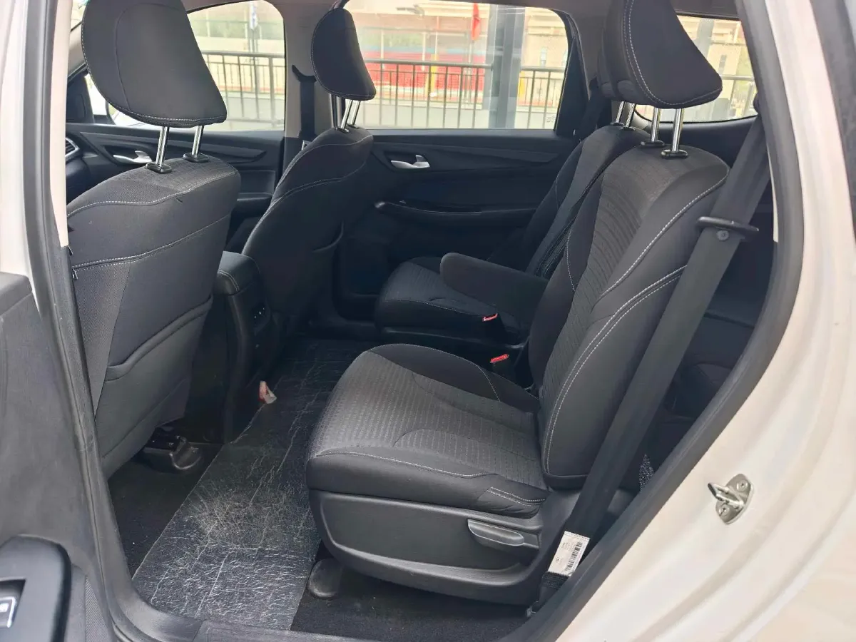 2019 BaoJun 730 1.5L 105HP L4 6MT,autocango,china used car exporter,china ev exporter,chinese used car exporter,chinese used ev exporter