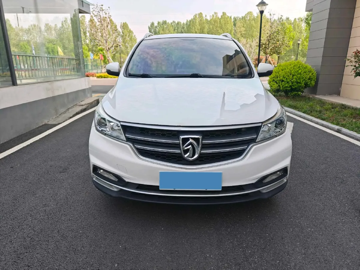 2019 BaoJun 730 1.5L 105HP L4 6MT,autocango,china used car exporter,china ev exporter,chinese used car exporter,chinese used ev exporter