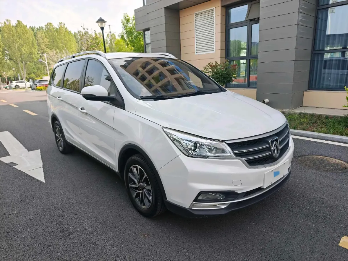 2019 BaoJun 730 1.5L 105HP L4 6MT,autocango,china used car exporter,china ev exporter,chinese used car exporter,chinese used ev exporter