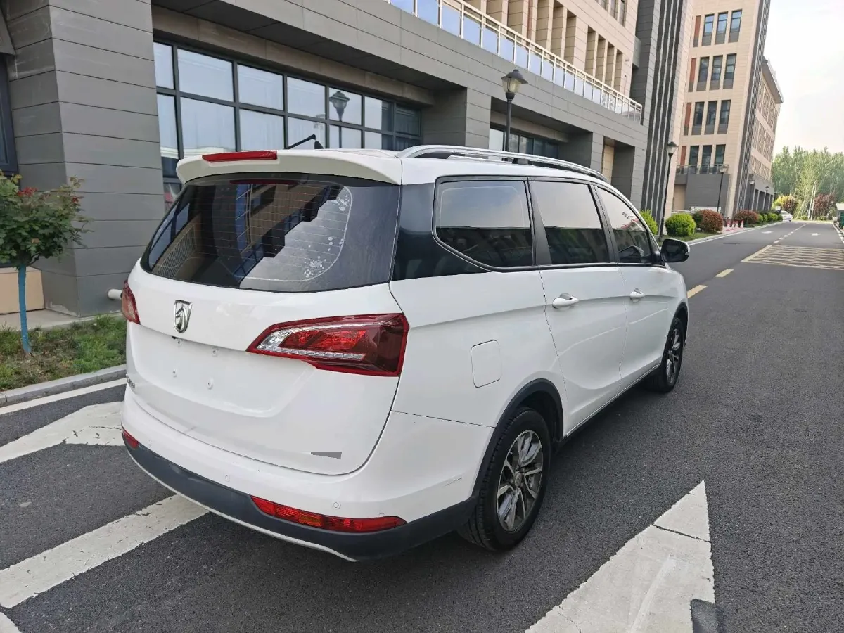 2019 BaoJun 730 1.5L 105HP L4 6MT,autocango,china used car exporter,china ev exporter,chinese used car exporter,chinese used ev exporter