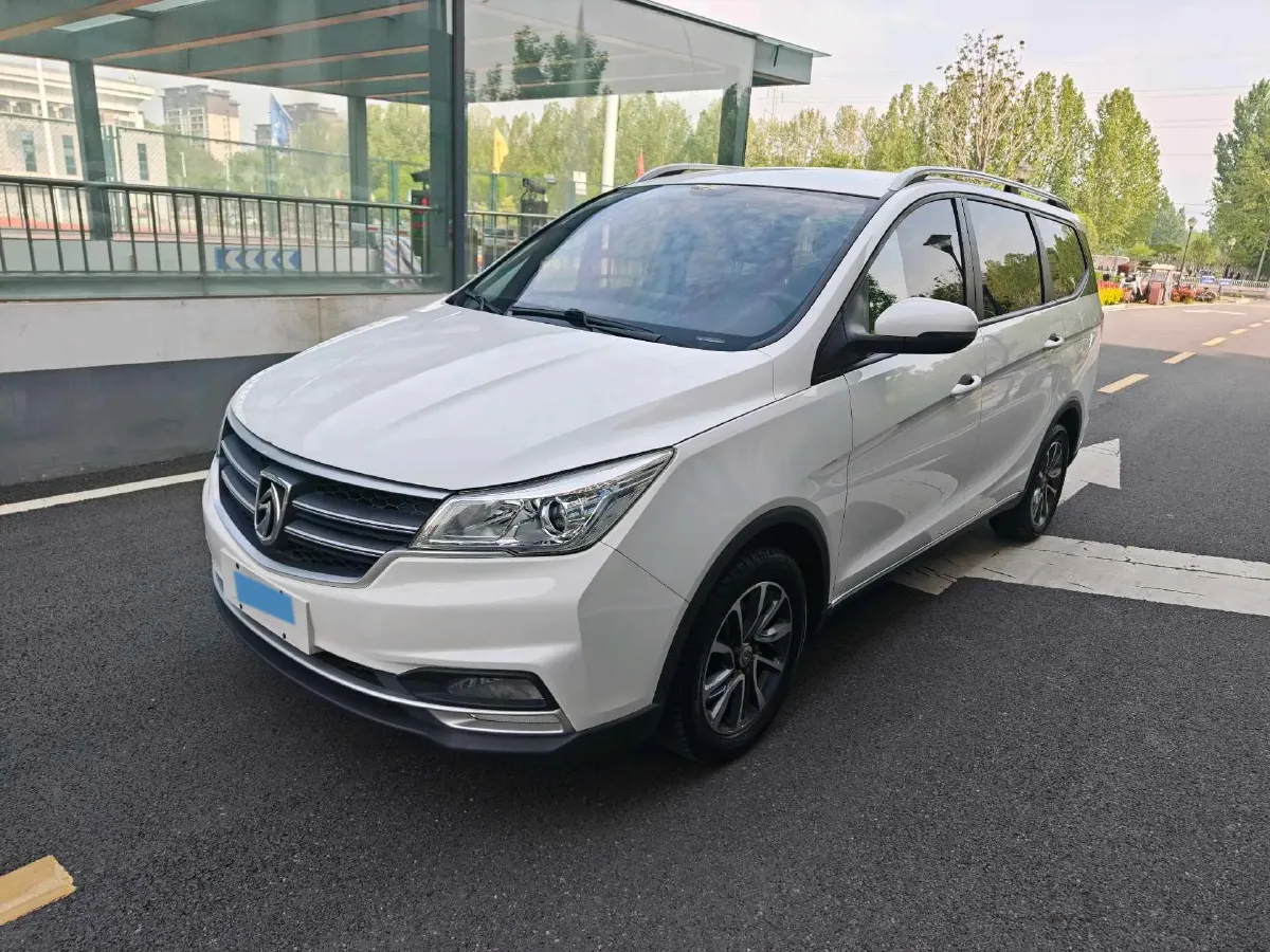2019 BaoJun 730 1.5L 105HP L4 6MT,autocango,china used car exporter,china ev exporter,chinese used car exporter,chinese used ev exporter