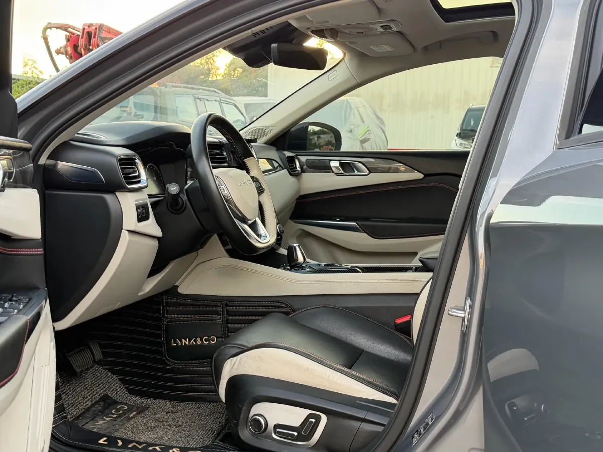 2018 Toyota C-HR 2.0L 171HP L4 CVT,autocango,china used car exporter,china ev exporter,chinese used car exporter,chinese used ev exporter