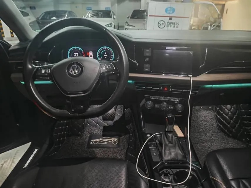 2019 Volvo V40 1.5T 152HP L4 6AT,autocango,china used car exporter,china ev exporter,chinese used car exporter,chinese used ev exporter