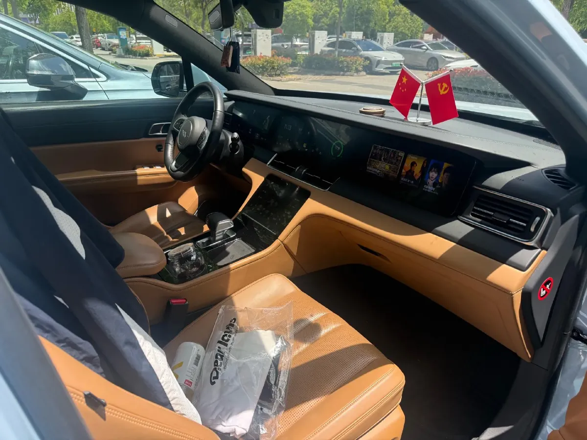 2020 Li ONE Range Extended 131HP REEV 40.5KWH,autocango,china used car exporter,china ev exporter,chinese used car exporter,chinese used ev exporter