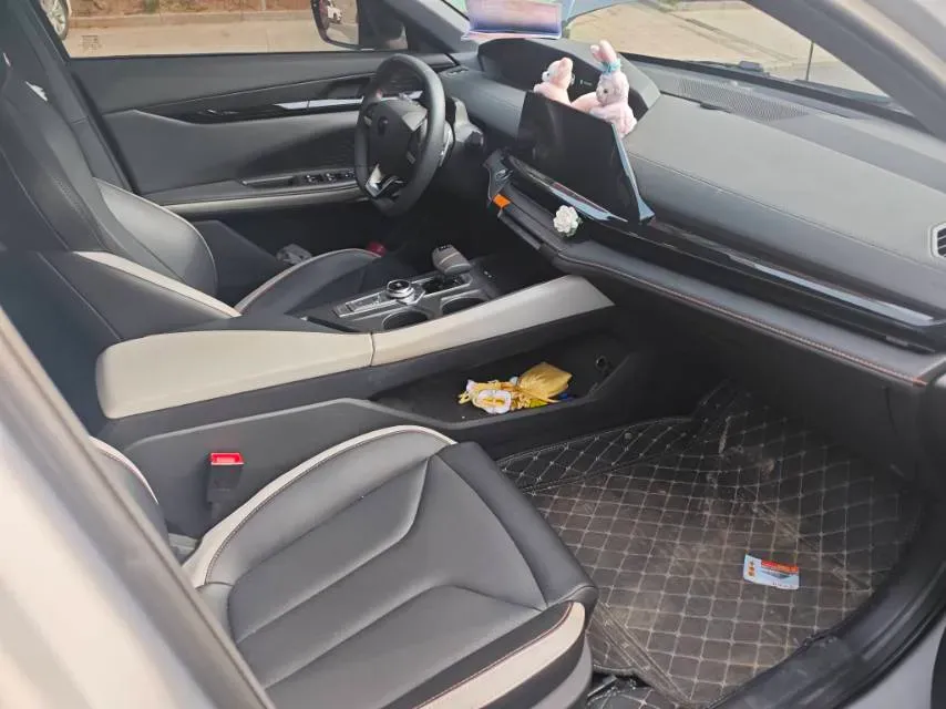 2023 ChangAn UNI-V 1.5T 188HP L4 7DCT,autocango,china used car exporter,china ev exporter,chinese used car exporter,chinese used ev exporter