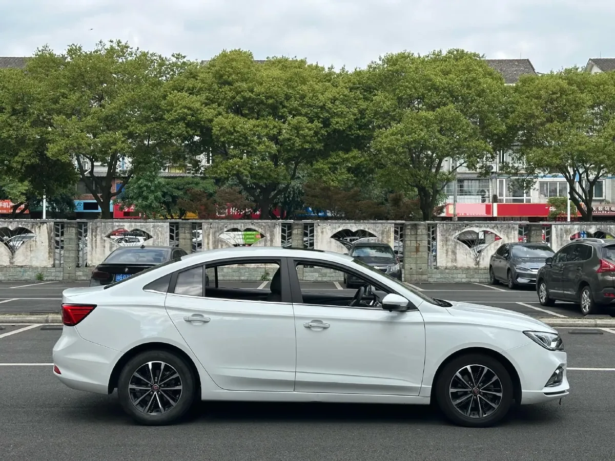 2019 Roewe i5 1.5L 120HP L4 CVT,autocango,china used car exporter,china ev exporter,chinese used car exporter,chinese used ev exporter