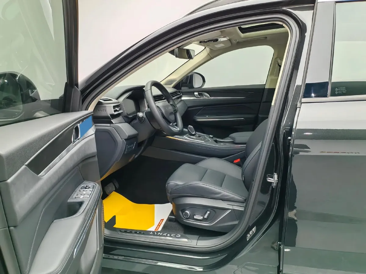 2021 LYNK&CO 01 2.0T 218HP L4 8AT,autocango,china used car exporter,china ev exporter,chinese used car exporter,chinese used ev exporter