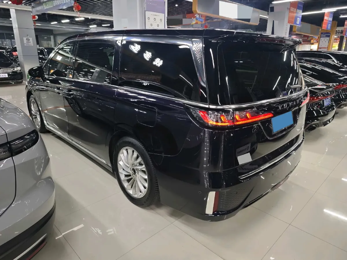 2022 Voyah Dream 1.5T 136HP L4 PHEV 25.57KWH,autocango,china used car exporter,china ev exporter,chinese used car exporter,chinese used ev exporter