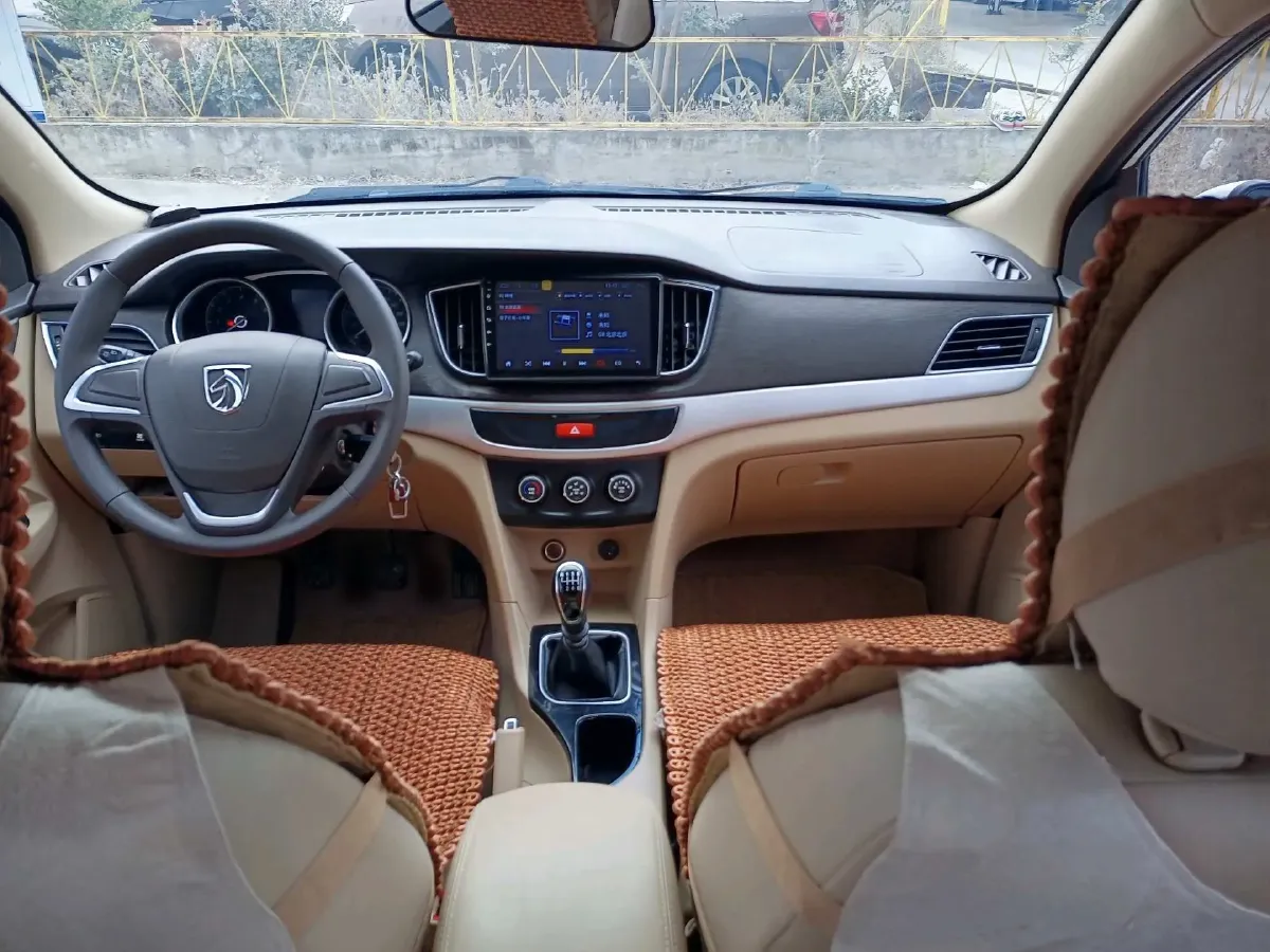 2019 BaoJun 730 1.5L 105HP L4 6MT,autocango,china used car exporter,china ev exporter,chinese used car exporter,chinese used ev exporter